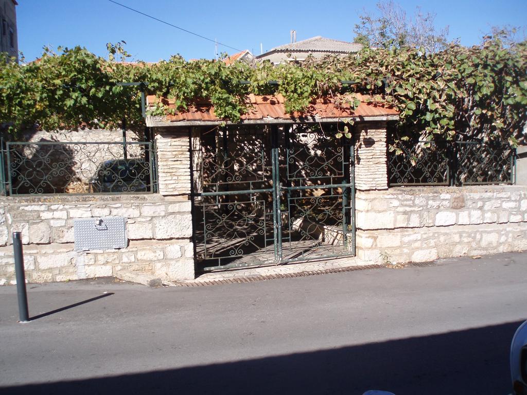 Apartment House Vitaic Supetar Εξωτερικό φωτογραφία
